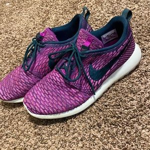 Womens size 9 Nike